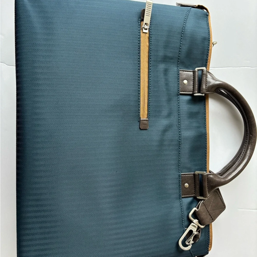 Moshi Urbana laptop 15" case excellent used condition. No pen-marks/blemishes. - Picture 2 of 7